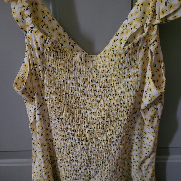 NWT's H & M Yellow Floral Sleeveless Top with Ruffles Misses Medium - Picture 4 of 4